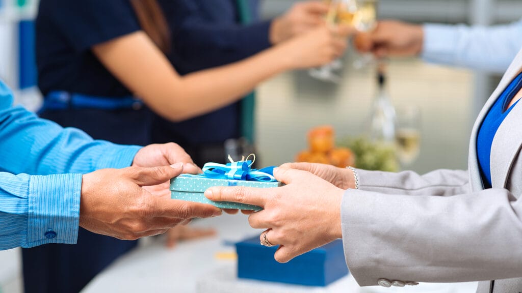 Senior online shoppers and their caregivers beware: New wave of holiday scams prey on those with low tech literacy