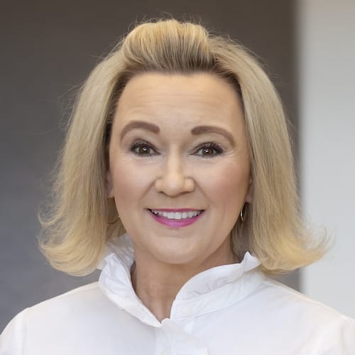 Dawn Wolda headshot