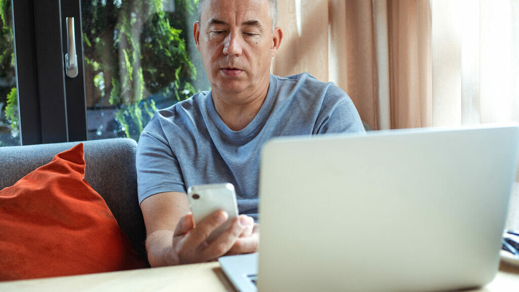 Long-distance communication system aids rural seniors who lack Wi-Fi infrastructure