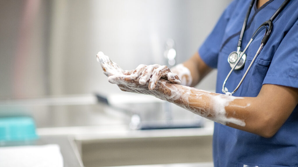 New infection prevention course ‘uniquely tailored’ to assisted living direct care workers